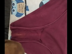 Corrida en bragas de mi mujer 134